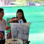สาวขอนแก่นวัย 23 ใจสู้ใช้สิทธิครั้งแรก ลากขากะเผลกเข้าคูหา มั่นใจ 1 เสียงเปลี่ยนประเทศได้