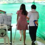 สาวขอนแก่นวัย 23 ใจสู้ใช้สิทธิครั้งแรก ลากขากะเผลกเข้าคูหา มั่นใจ 1 เสียงเปลี่ยนประเทศได้