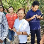 นั่งพูดคนเดียว! เพื่อนบ้าน เผยชีวิต ต่าย มนัสนันท์ สุดสงสาร ถูกวัยรุ่นรังแกประจำ