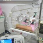 แม่จ๋าอยู่ไหน! ทารกน้อยแรกคลอด โดนทิ้งนอนร้องเดียวดายในสวนยาง(คลิป)