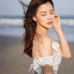 หนุ่มๆใจละลาย! นางเอกร้อยล้าน ใบเฟิร์น เที่ยวทะเล โชว์สวยใสโดนใจ (คลิป)