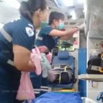 สายสะดือยังไม่ทันตัด! ทารกน้อยถูกอุ้มทิ้งถังขยะ สุดเวทนามดแดงรุมกัดร้องจ้า
