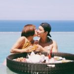 สวีตกลางสระ! กุ๊บกิ๊บ ควง บี้ ฉลองแต่งงานครบ 3 ปี โชว์จูบดูดดื่มสุดๆ