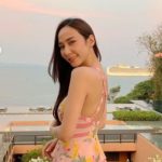 ไฮโซพก ไหวมั้ย! อั้ม โพสต์เซ็กซี่ริมทะเลภูเก็ต เรียกหวานใจรีบตามมา