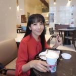 60 ยังแจ๋ว! ตั๊ก มยุรา ใส่ชุดว่ายน้ำลงสระในบ้านหรู สาวๆ ยังยอมชิดซ้าย