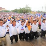 นับหมื่นแห่ฟัง 'เจ๊หน่อย' ฝ่าฝูงชนทะลัก ขึ้นเวที ประกาศลั่น 'ส่งตู่ กลับดาวอังคาร'