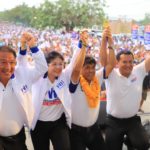 นับหมื่นแห่ฟัง 'เจ๊หน่อย' ฝ่าฝูงชนทะลัก ขึ้นเวที ประกาศลั่น 'ส่งตู่ กลับดาวอังคาร'