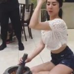 โชว์ตำสุดเผ็ด! พีค ภัทรศยา อวดลีลาโขลกแซ่บๆ มัดใจ‘ต๊อด ศิณะ’ (คลิป)