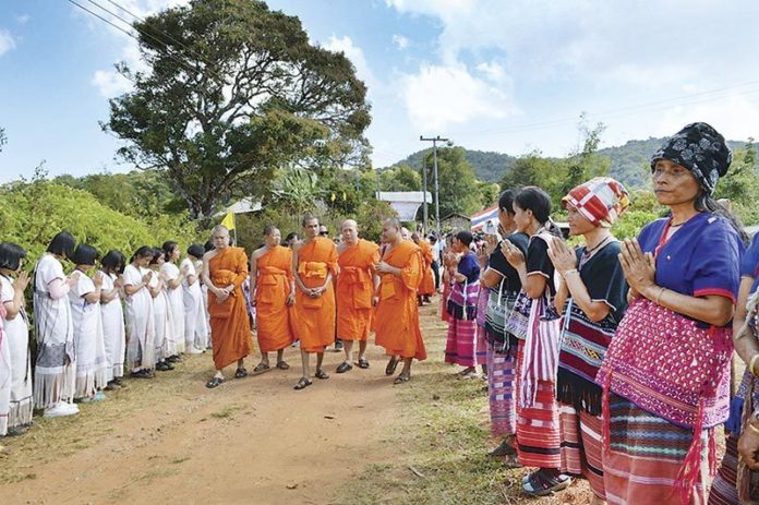 อธิการบดี-ผู้บริหารมหาจุฬาฯ ตรวจเยี่ยม‘พระบัณฑิตอาสา’ : พระเครื่อง