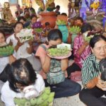 ใกล้หวยออก นับร้อยแห่เข้าพิธีเปิดขุมทรัพย์รับโชค ล้วงไข่ในไหหา เลขเด็ด งวดนี้