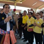 คารมดี! บิ๊กตู่ นั่งรถไฟฮัมเพลง หยุดตรงนี้ที่เธอ จีบสาวขอนแก่น ขอให้รักผมนานๆ