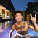 บอย พิษณุ ทนร้อนไม่ไหว โดดลงสระ-อวดกล้ามแน่น คนแห่ซูมใต้น้ำ