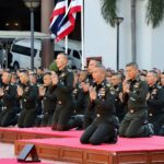 'บิ๊กแดง' นำปฏิญาณ กระหึ่มทบ. เชิดชูทหารโดน เสรีพิศุทธ์ ไล่ มีสมบัติผู้ดี! (คลิป)