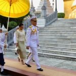 สมเด็จพระเจ้าอยู่หัว เสด็จฯ ทรงเปลี่ยนเครื่องทรงฤดูร้อน พระแก้วมรกต