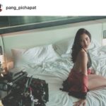 อีเพิ้ง สลัดผ้านุ่ง-กระโจมอกทิ้ง ใส่ทูพีช เผยผิวใส โชว์ความเซ็กซี่
