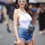 ดิว อริสรา สลัดผ้าใส่ชุดว่ายน้ำตัวจิ๋ว บ่นอากาศมันร้อน อยากไปเที่ยวทะเล