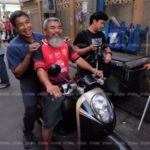 'ชัชชาติ' นั่งวินฝ่ารถติด ลุยหาเสียงย่านราชเทวี ปชช.ให้กำลังใจสู้ๆ ชนะอยู่แล้ว