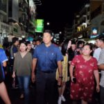 'ชัชชาติ' ตะลุยข้าวสาร ชิมสตรีทฟู้ด หมูปลาร้า จระเข้ย่าง ชูสร้างเป็นมาตรฐานโลก (คลิป)
