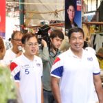 ใช้เพียงปลายนิ้ว! 'ชัชชาติ' โชว์แกร่ง เข็นรถเก๋ง หลังจอดเสีย กลางสี่แยก (คลิป)