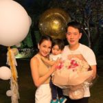 เนย ยิ้มแฉ่ง อาร์ม สามี หอบดอกไม้ช่อโต ฉลองครบรอบความรัก 10 ปี เรียบหรูดูแพง