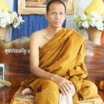 แห่มาจากทุกสารทิศ! นักเสี่ยงโชคล้นศาลารอฟังพระเกจิใบ้เลขเด็ด แย่งกันชุลมุน