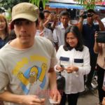 ขวัญใจชาวประชา 'ณเดชน์' มาเลือกตั้ง กรี๊ดกร๊าดลั่นคูหา ลุ้นรัฐบาลหน้าในใจ? (คลิป)