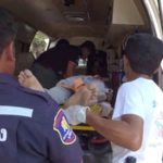 เผยนาทีระทึก! 2พลเมืองดี ไม่สนอันตราย รีบช่วยหนุ่มขับเก๋งชนเสา ไฟลุกท่วม (คลิป)
