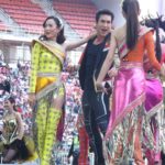 ช็อตหวานงานบอล! ณเดชน์ โผเข้ากอด ญาญ่า เกือบโชว์จุ๊บแก้มออกสื่อ