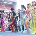 ช็อตหวานงานบอล! ณเดชน์ โผเข้ากอด ญาญ่า เกือบโชว์จุ๊บแก้มออกสื่อ