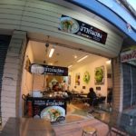 วัดใจคนกิน! ร้านข้าวต้มสยองขวัญ แต่งร้านเป็นงานศพ มีทั้งโลงจำปา-พวงหรีด สมจริงจนขนลุก