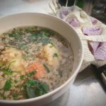 วัดใจคนกิน! ร้านข้าวต้มสยองขวัญ แต่งร้านเป็นงานศพ มีทั้งโลงจำปา-พวงหรีด สมจริงจนขนลุก