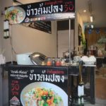 วัดใจคนกิน! ร้านข้าวต้มสยองขวัญ แต่งร้านเป็นงานศพ มีทั้งโลงจำปา-พวงหรีด สมจริงจนขนลุก
