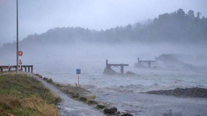 ฝนพิโรธ-น้ำท่วมซัด “สะพาน”