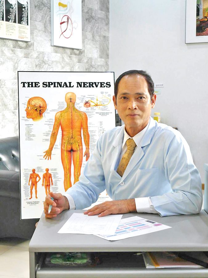 ดร.เสถียร สว่างโลก หรือ หมอเปิ่น