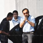 ‘บิ๊กตู่’ อารมณ์ดี ต่อแถวใช้สิทธิ์เลือกตั้ง ขอคนไทยมาลงคะแนนเพื่อประชาธิปไตย