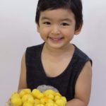 ป๋อ โพสต์ น้องเภา ลูกชาย พยายามชูนิ้ว ให้พ่อถ่ายรูป เลขเด็ด มาเลย แฟนๆขอจัดเต็ม