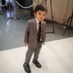 ป๋อ โพสต์ น้องเภา ลูกชาย พยายามชูนิ้ว ให้พ่อถ่ายรูป เลขเด็ด มาเลย แฟนๆขอจัดเต็ม