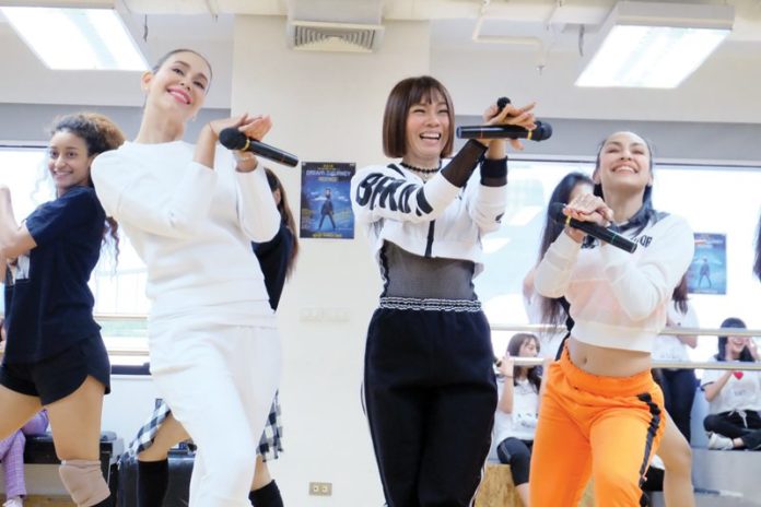 ‘พี่เบิร์ด’เปิดห้องซ้อมโชว์สเต็ปเรียกน้ำย่อย