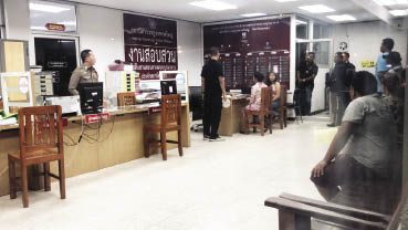 อุทาหรณ์สยองหาดใหญ่ รัวดับหนุ่มคลั่งพังตลาด เมา-เปิดศึกแย่งสาวเสิร์ฟ : สดจากสนามข่าว