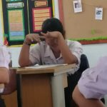 แชร์โมเมนต์น่ารัก เด็กๆ สอบเครียด จีบกันทั้งห้อง มือไม้อยู่กันไม่สุข