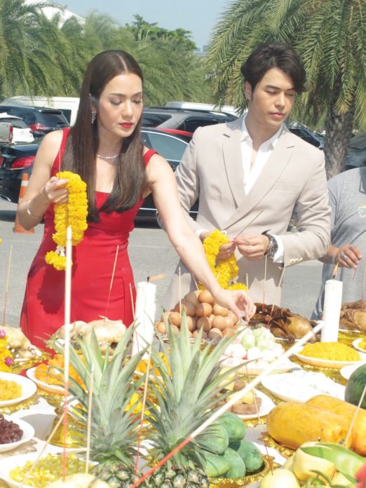 ‘สตางค์’นำทีมบวงสรวง‘ทิวาซ่อนดาว’