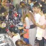 แห่ส่องเลขเด็ดแน่นวัด อ่างน้ำมนต์ดัง 'ตาทองงิ้วราย' งวดก่อนบันดาล คนถูกกันเพียบ
