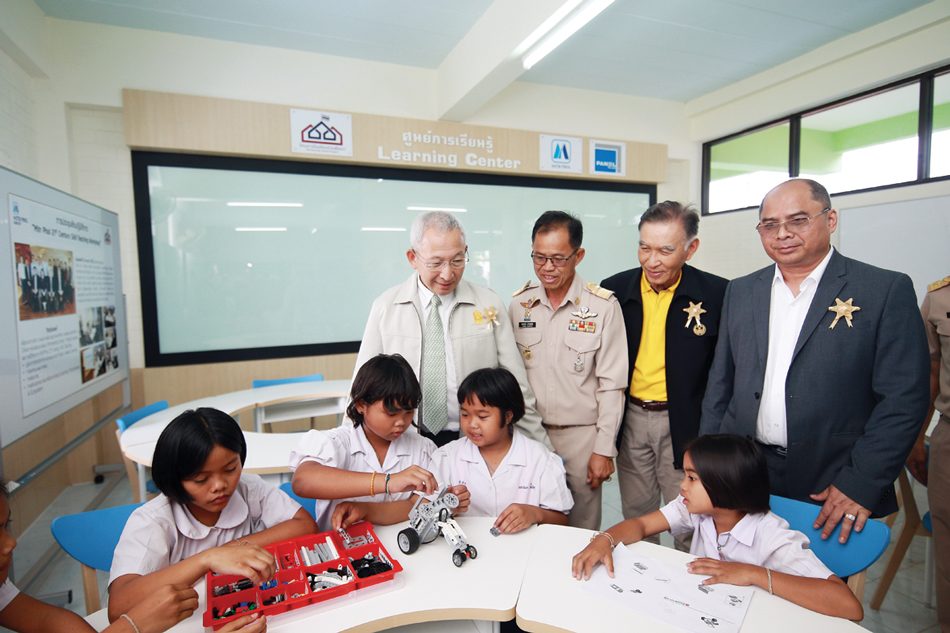 ห้องเรียนหุ่นยนต์ ศูนย์เรียนรู้ชุมชน