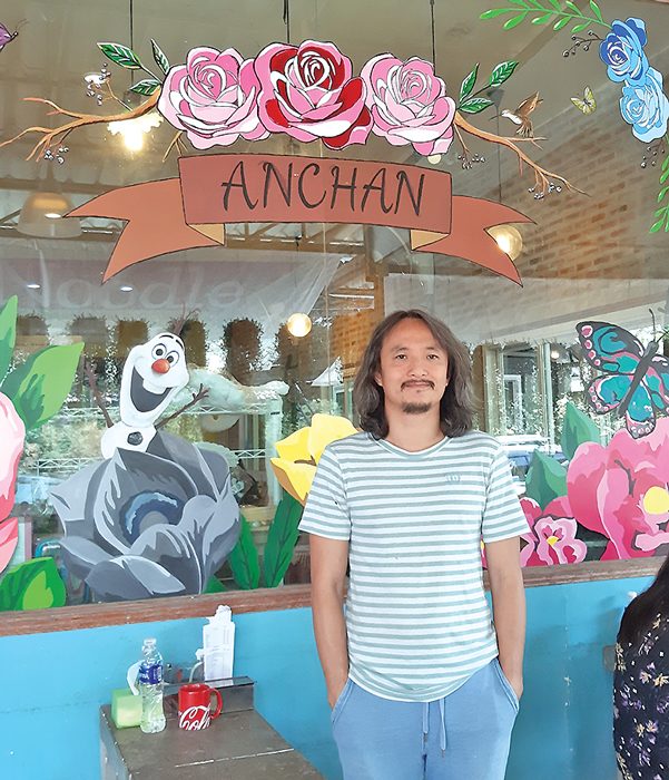 ก๋วยเตี๋ยวอัญชัน สดใสจากธรรมชาติ 