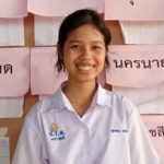 นร.สาววิ่งขาขวิด มาเลือกตั้งล่วงหน้าครั้งแรกในชีวิต หลังเพิ่งสอบ 9 วิชาเสร็จ เกือบไม่ทัน