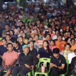 “ธนาธร” เปิดปราศรัยสุราษฎร์ฯ คนแห่ฟังแน่น ชี้ 5 ปี ประชาชนเดือดร้อนหนัก ถึงเวลาต้องเปลี่ยนแปลง