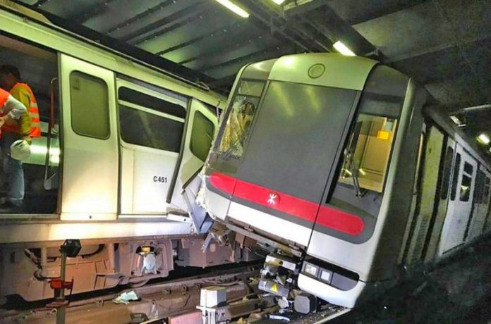 รถไฟใต้ดิน 2 ขบวน “พุ่งเสย”