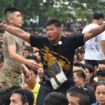 คลื่นศรัทธาหลั่งไหล ศิษย์หลวงพ่อเปิ่น นับหมื่น ร่วมพิธีไหว้ครู แน่นวัดบางพระ ของขึ้น!