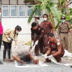 ชาวบ้านแตกตื่น! ผงะขาศพโผล่ท่อระบายน้ำข้างโรงเรียนดัง เลือดสาดกระเซ็น