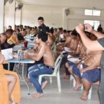 แห่แลกไลน์-ถ่ายรูปคู่ "นางฟ้ากองเกิน" ประชันสวยเกณฑ์ทหารกาฬสินธุ์คึกคัก(คลิป)